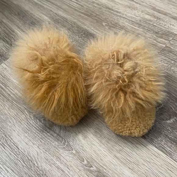 Restoration hardware premium alpaca and shearling kids slippers sz 12-18 months - Picture 3 of 6
